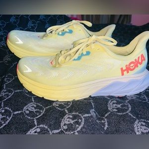 Hoka One One Ahari 6, size 9, new
